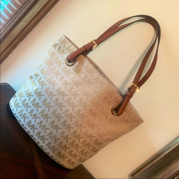 Michael Kors Handbags - (Sold) Michael Kors Handbag